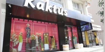 Как покупать и продавать одежду оптом?