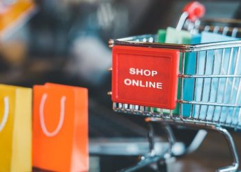 Как продавать одежду в Интернете?