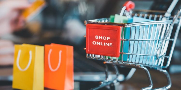 Как продавать одежду в Интернете?