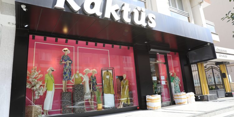 Где купить одежду оптом